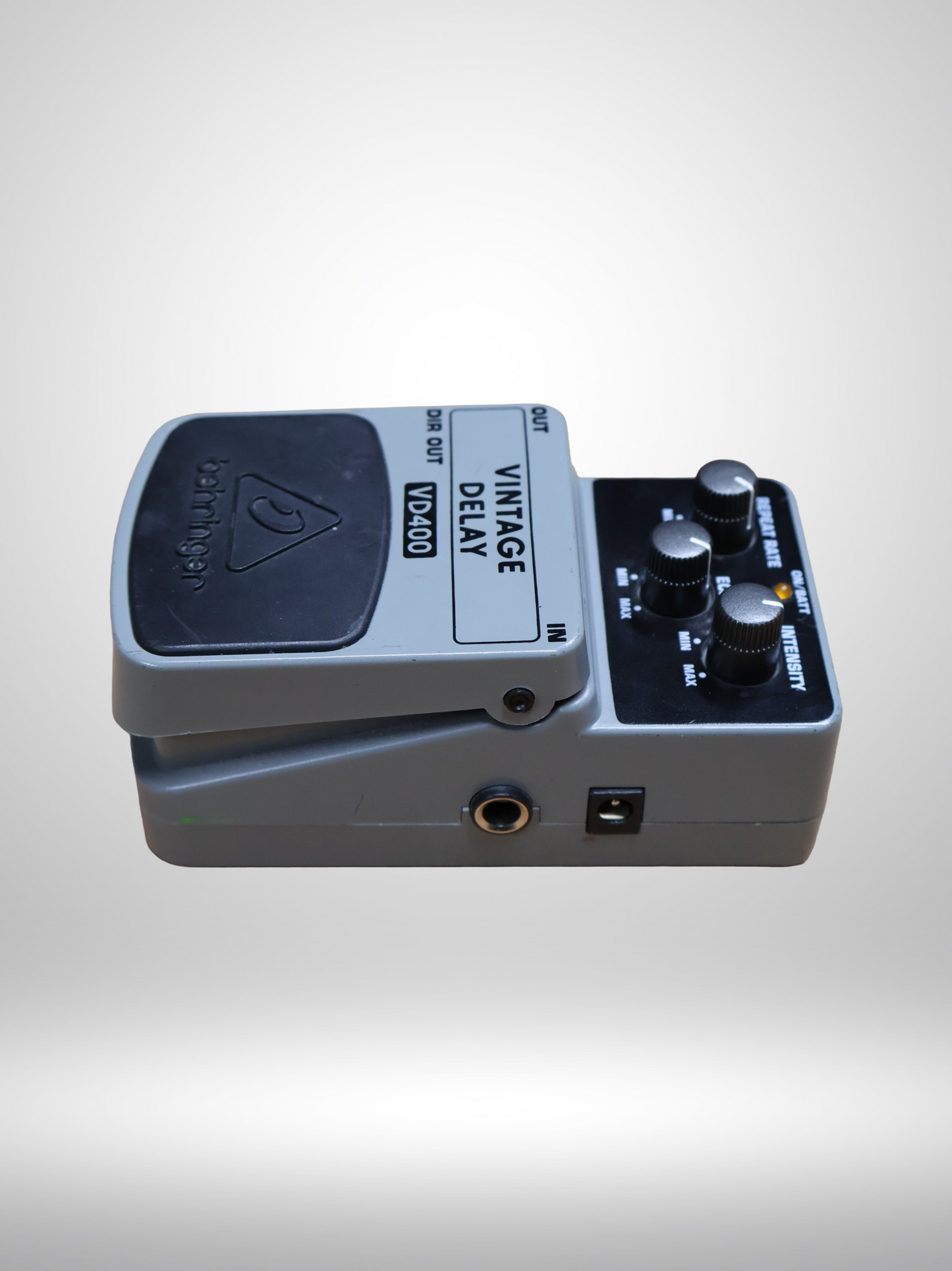 Behringer VD400 Vintage Delay Pedal, Used