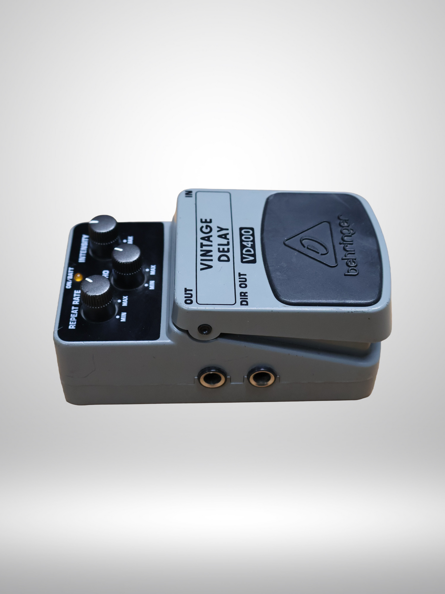 Behringer VD400 Vintage Delay Pedal, Used