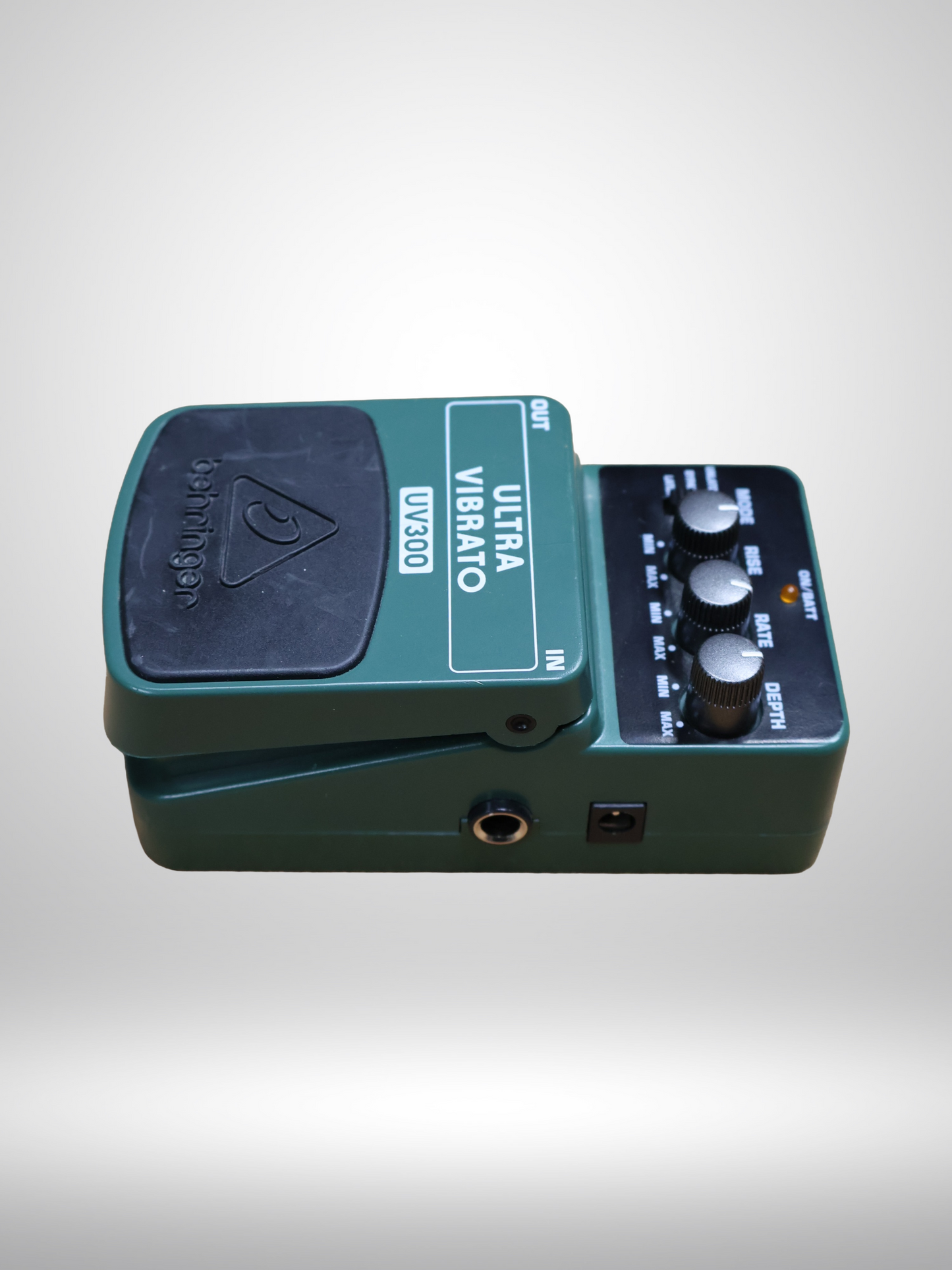 Behringer UV300 Ultra Vibrato Pedal, Used